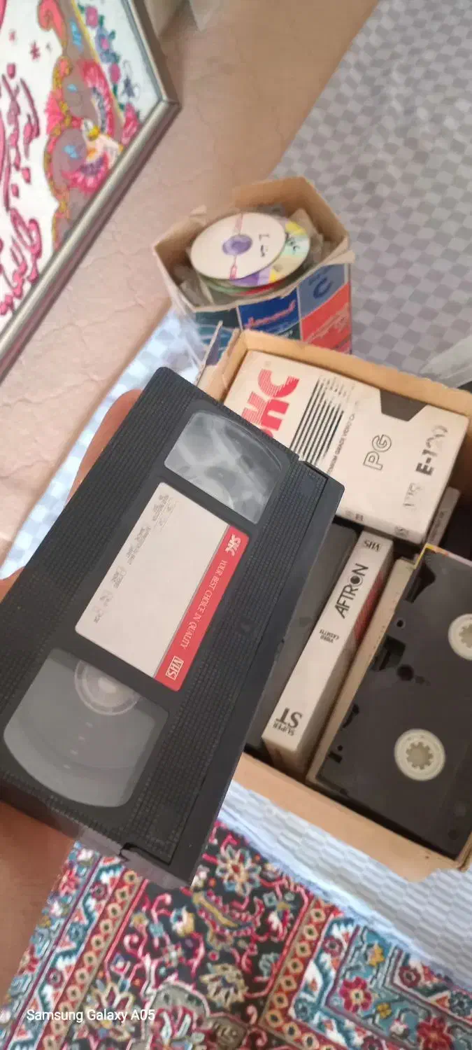 نوار کاست بزرگ|کلکسیون اشیاء عتیقه|بروجرد, |دیوار