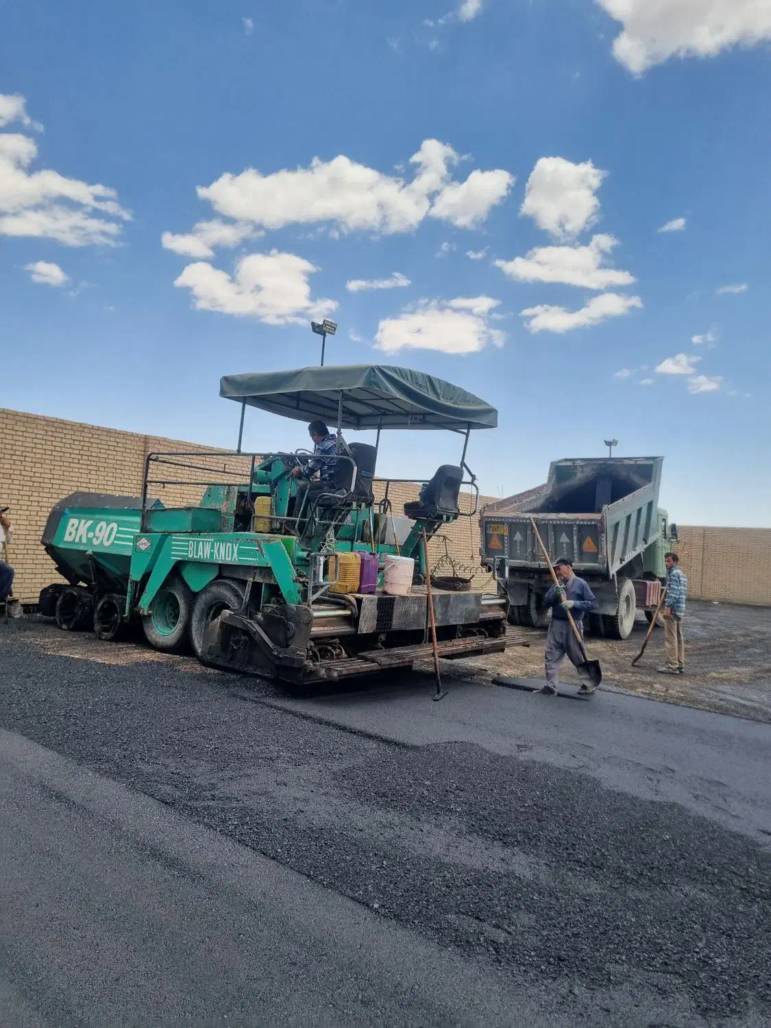 آسفالت زیرسازی اجاره دستگاه غلطک فینیشر|خدمات پیشه و مهارت|مشهد, عبادی|دیوار