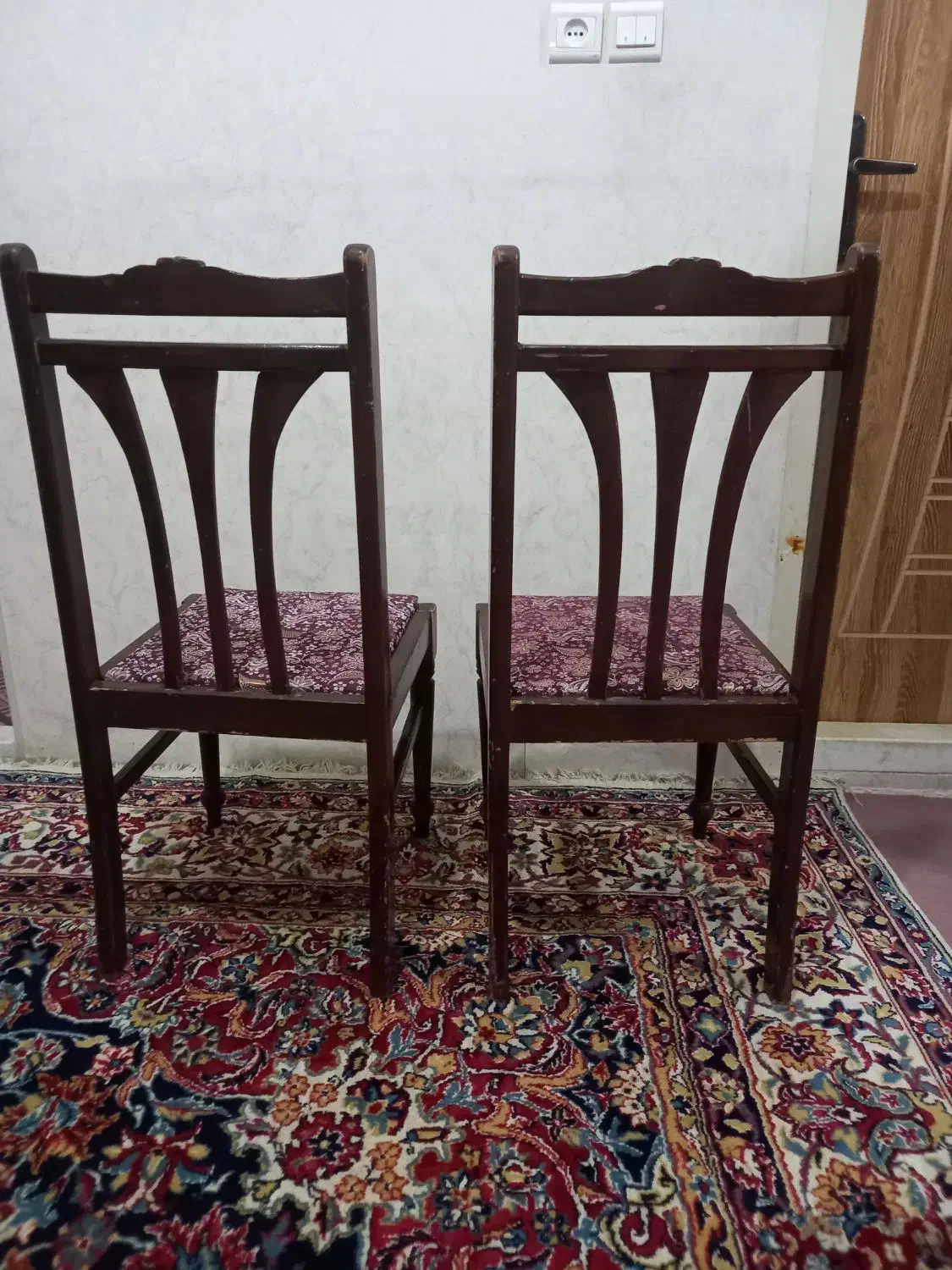 دوتا صندلی سالم و تمیز|صندلی و نیمکت|اشکذر, |دیوار