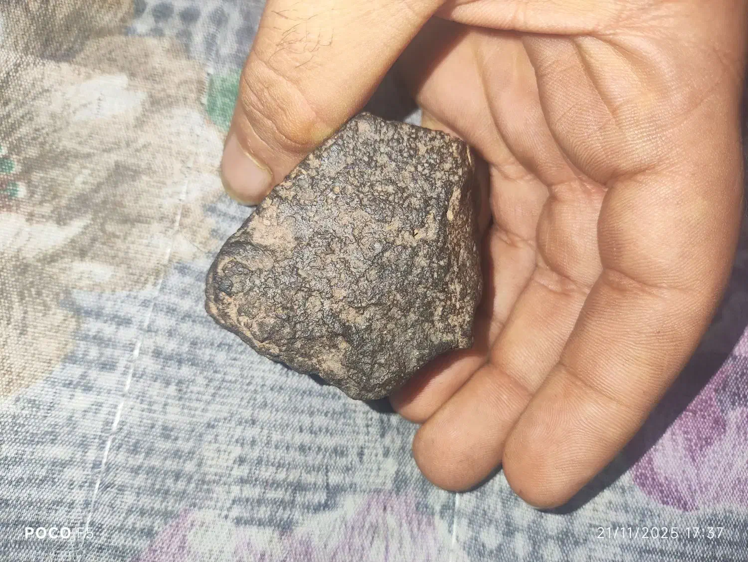 سنگ مشکوک به شهاب سنگ|کلکسیون اشیاء عتیقه|ساوه, |دیوار