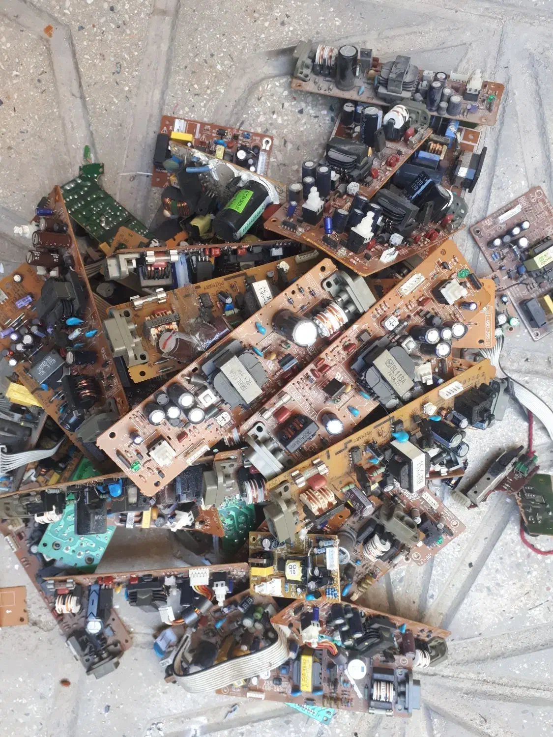 برد پاور حدودا ۸کیلو ضایعات|قطعات و لوازم جانبی رایانه|قرچک, زیبا شهر|دیوار