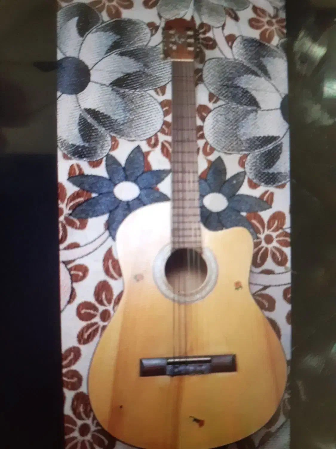 گیتار یاماها|گیتار، بیس، امپلیفایر|تربت جام, میرقوام الدین|دیوار