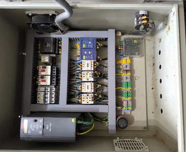 صنایع برق پرشیانا   ساخت انواع تابلو های برق صنعتی|خدمات پیشه و مهارت|مبارکه, |دیوار