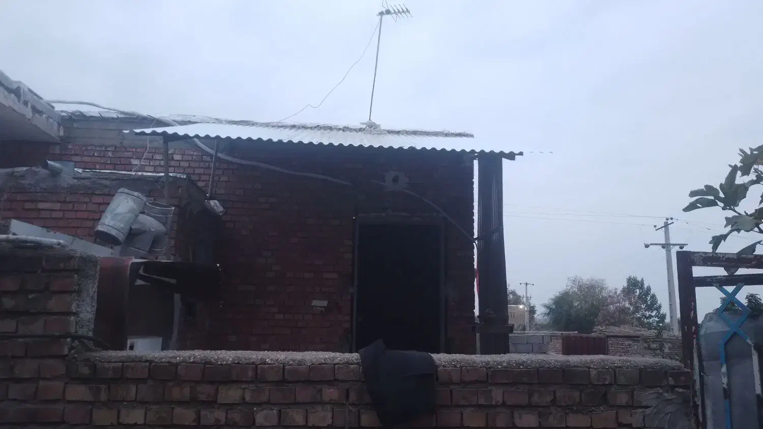 کار جوشکاری و ایزوگام و فنی کاری و نجاری،|خدمات پیشه و مهارت|گنبد کاووس, |دیوار