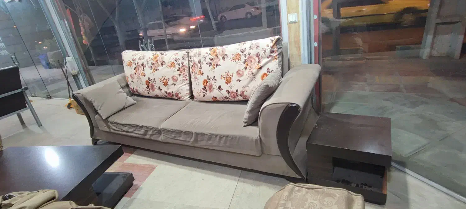 مبل 8نفره سالم به همراه کاور وعسلی سالم|مبلمان خانگی و میز عسلی|قم, بنیاد|دیوار