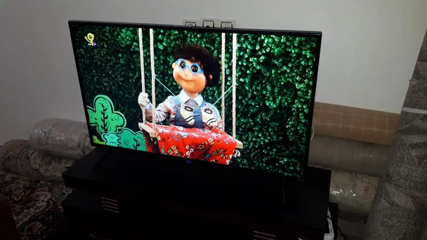 تلوزیون سام ۴۳ اینچ|تلویزیون و پروژکتور|صحنه, |دیوار