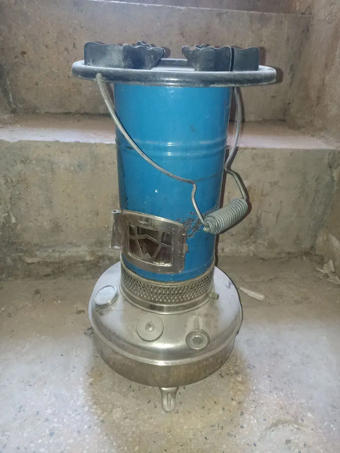 چراغ.|بخاری، هیتر، شومینه|همدان, |دیوار