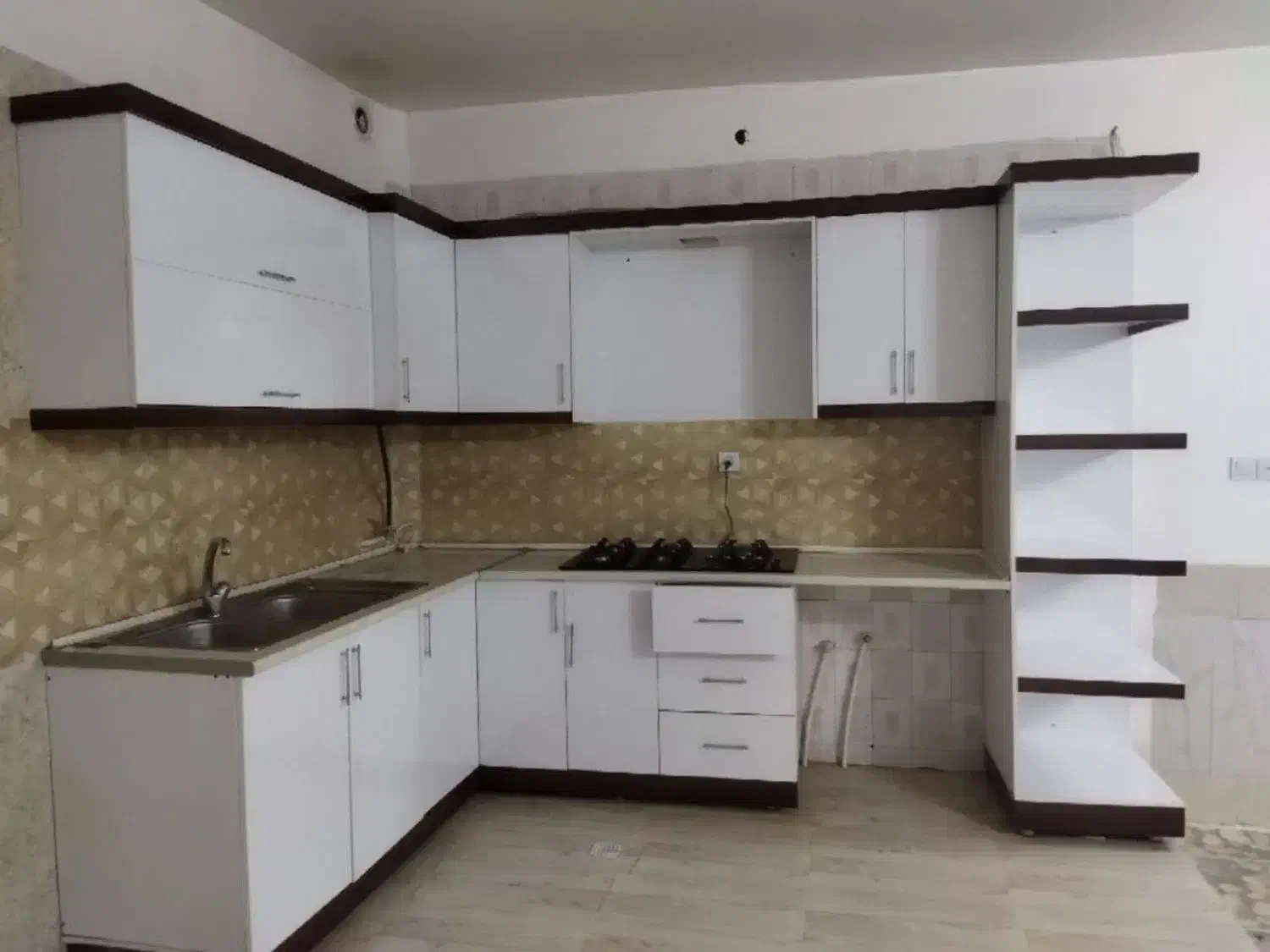 طبقه بالا ورود مجزا موتوررو سرامیکmdfامام خمینی۳۲|فروش آپارتمان|نیشابور, بنیاد شهید|دیوار