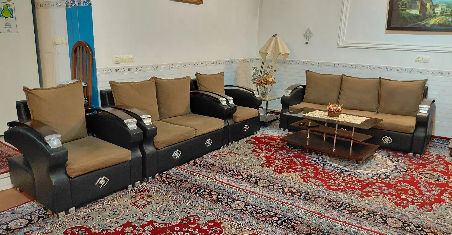 دو دست مبل راحتی و یک دست نهار خوری|مبلمان خانگی و میز عسلی|صائین قلعه, |دیوار