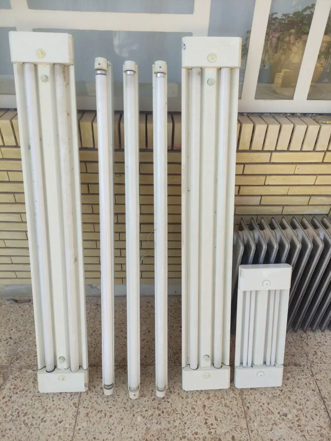 مهتابی قدیمی و همگی سالم|لامپ و چراغ|یزد, |دیوار