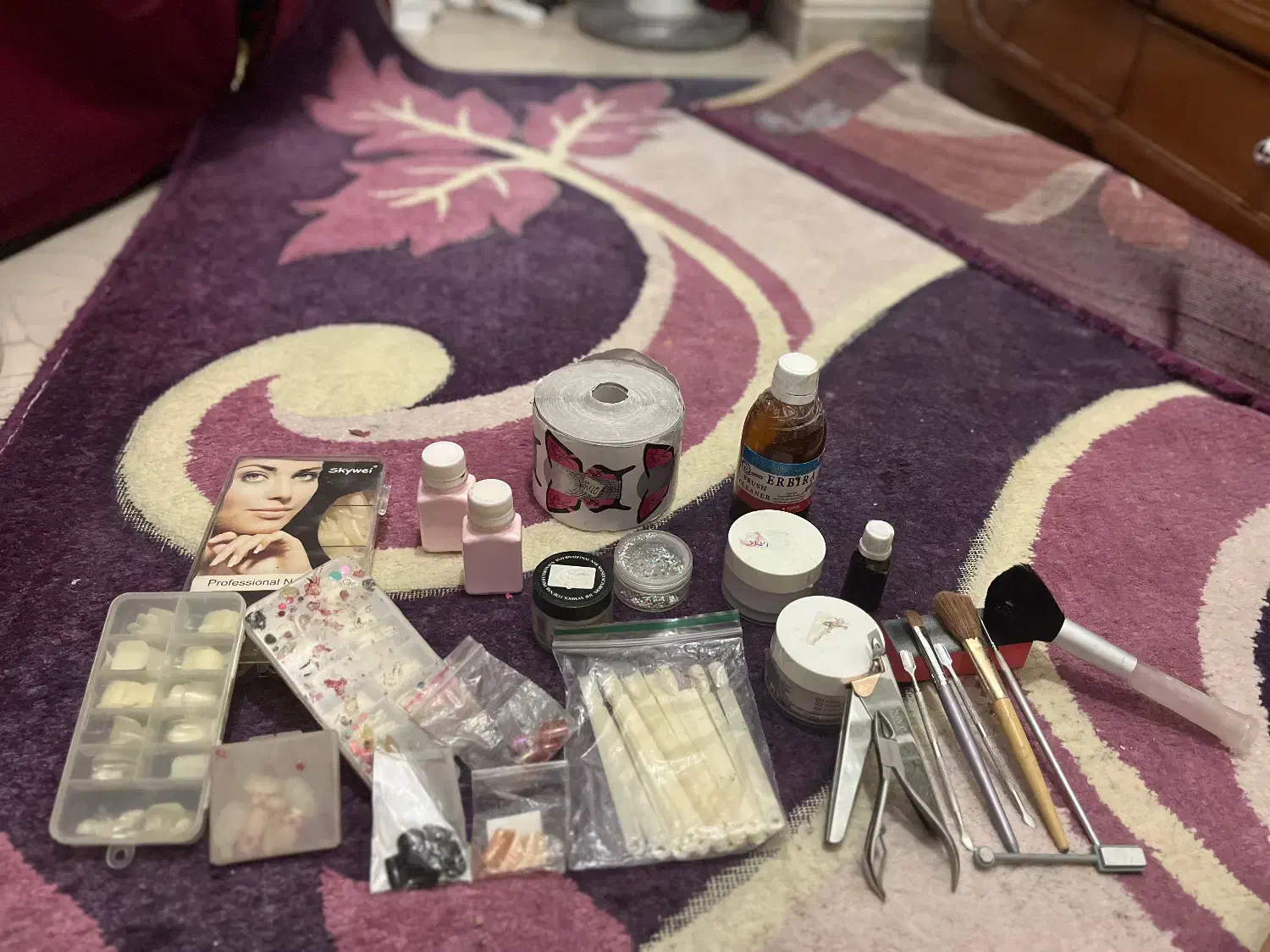 تعدادی وسایل کاشت ناخن به فروش میرسد|آرایشی، بهداشتی، درمانی|اصفهان, آبشار|دیوار