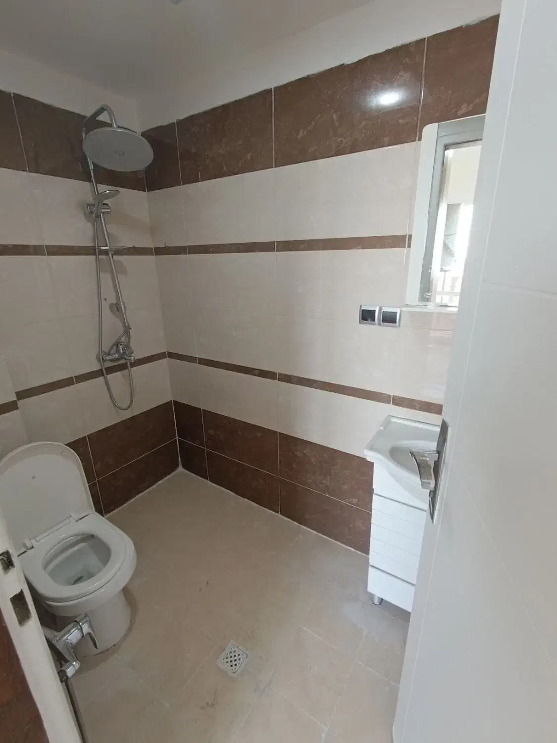 آپارتمان متراژهای  ۷۵ و ۱۰۰ و ۱۱۵ متر