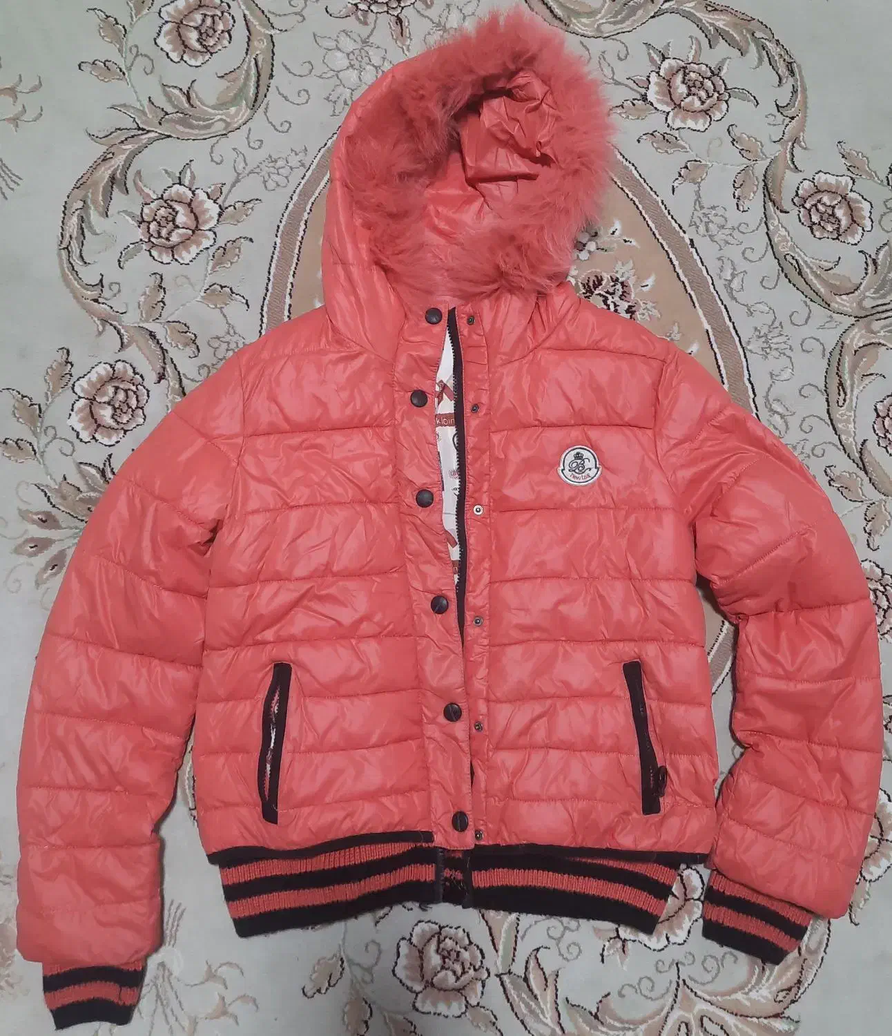 دو عدد کاپشن نو|لباس|ساری, |دیوار