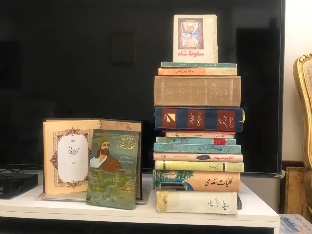 فروش کتاب تعدادی|کتاب و مجله تاریخی|تهران, اقدسیه|دیوار