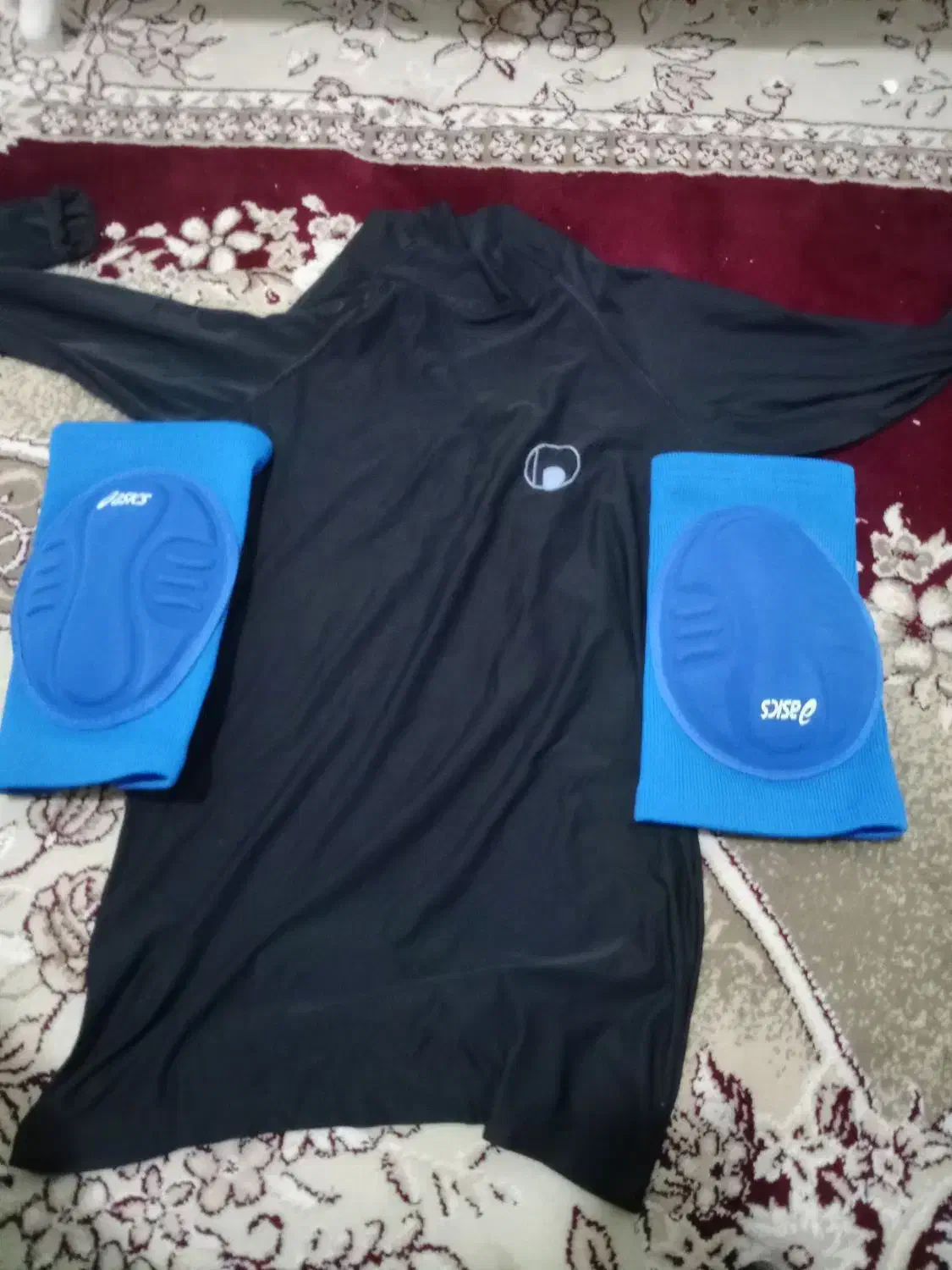 لباس|لباس|مشهد, موعود|دیوار