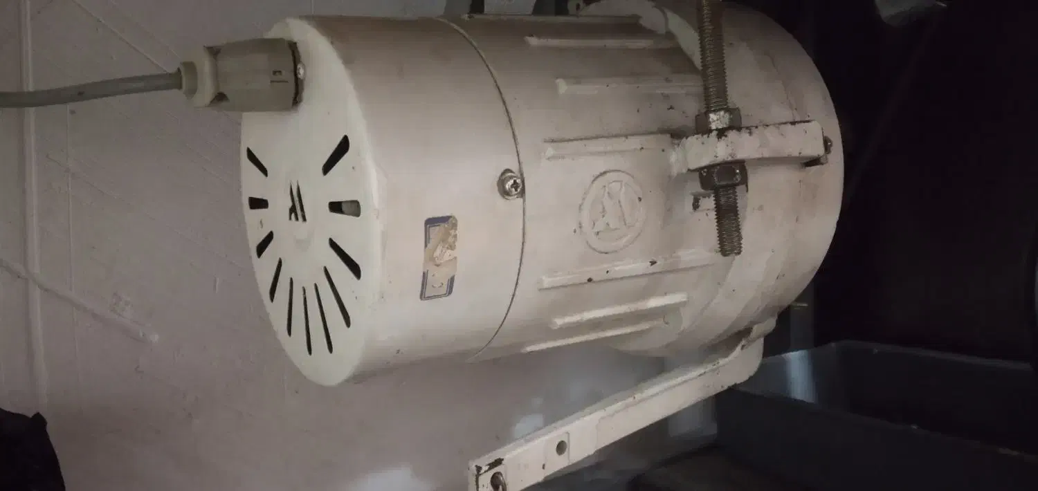 چرخ خیاطی راسته|چرخ خیاطی و ریسندگی|مهاجران, |دیوار