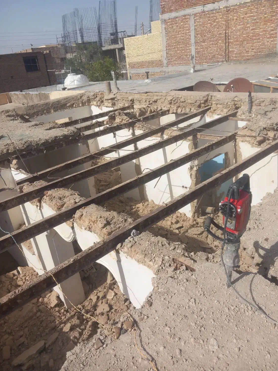 تخریب و کنده کاری با پیکور|خدمات پیشه و مهارت|زاهدان, |دیوار