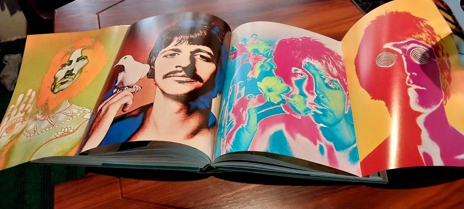 مجله قدیمی (تمیز)|کلکسیون اشیاء عتیقه|آمل, |دیوار