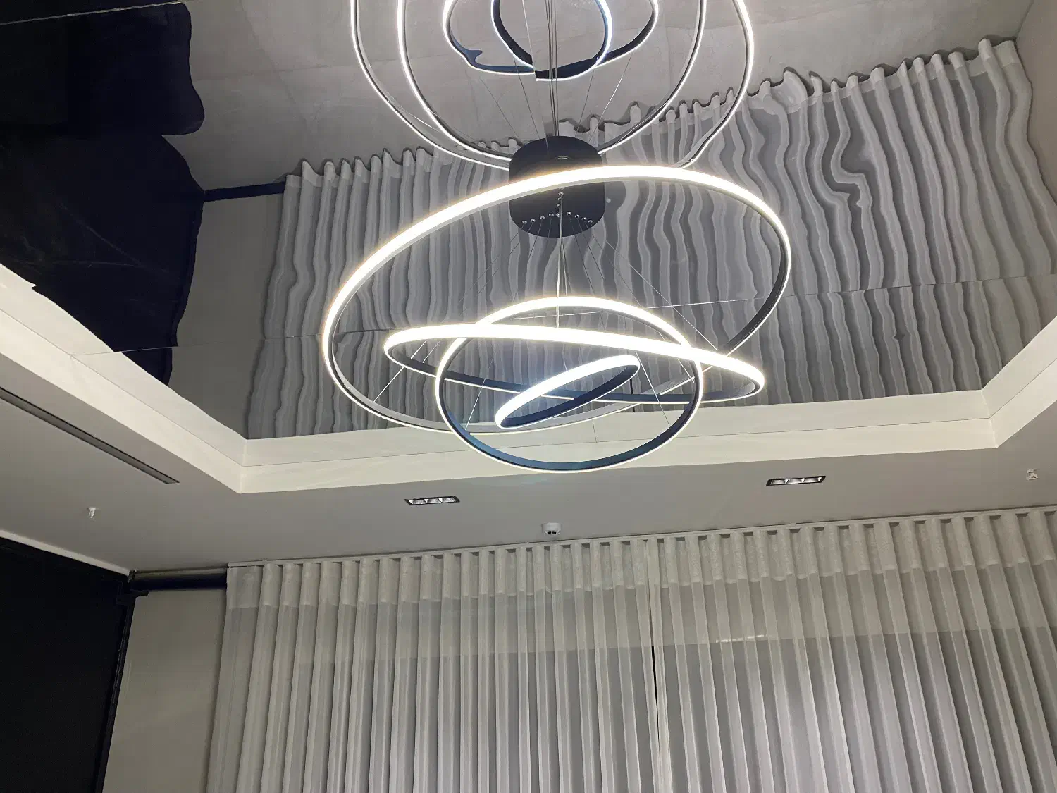 لوستر|لوستر و چراغ آویز|نیشابور, فردوس شمالی|دیوار