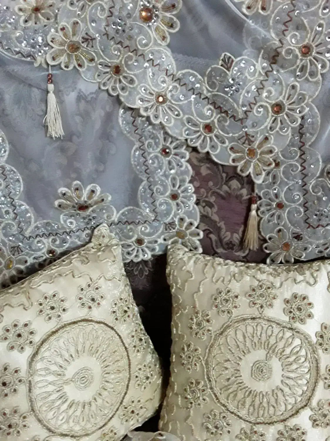 یک جفت کوسن مبل به همراه ست میز مبل و عسلی|مبلمان خانگی و میز عسلی|تهران, مینای شمالی (مخبر)|دیوار