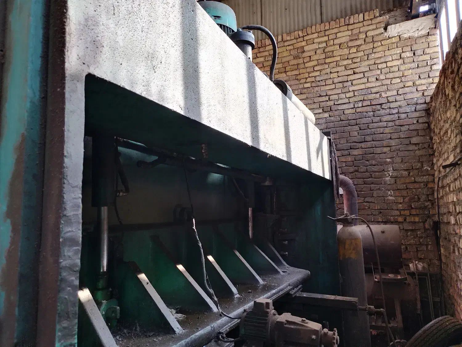 فروش گیوتین هیدرولیک 3 متری 20 میل|ماشینآلات صنعتی|اسفراین, |دیوار