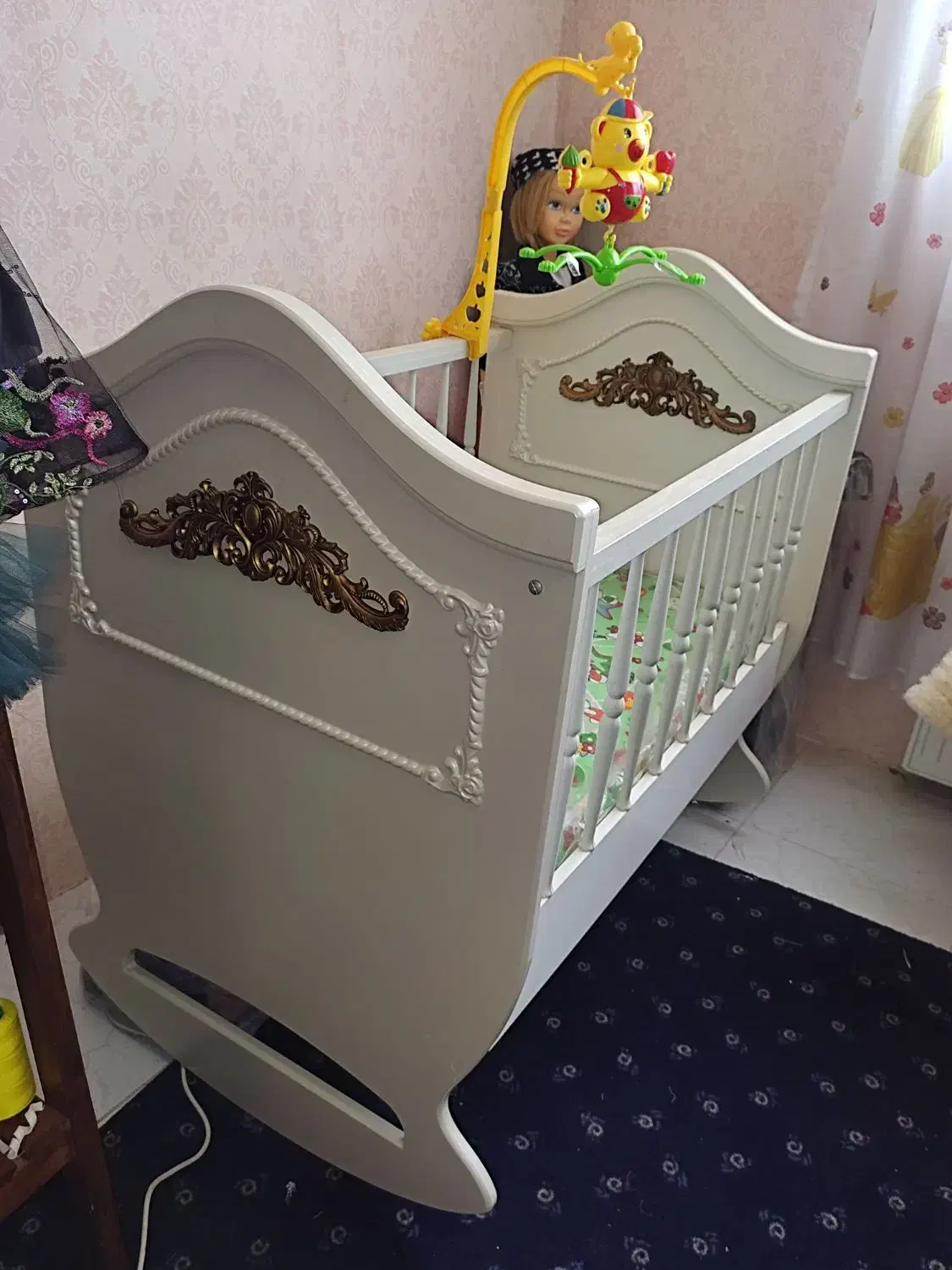 تخت گهوارهای کودک با تشک نونو.تخت بچگانه|اسباب و اثاث بچه|پرند, فاز ۳|دیوار