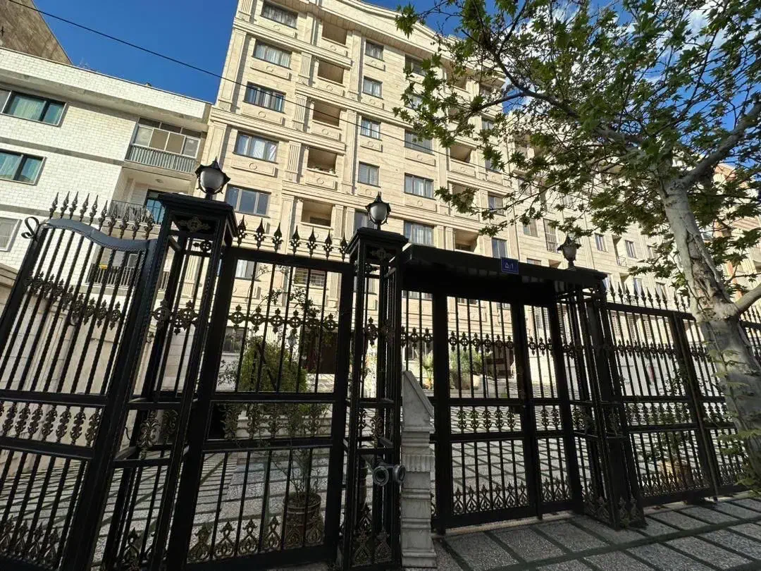 ۷۰ متر برج مجلل رویال کلاسیک، سوسن آبادی