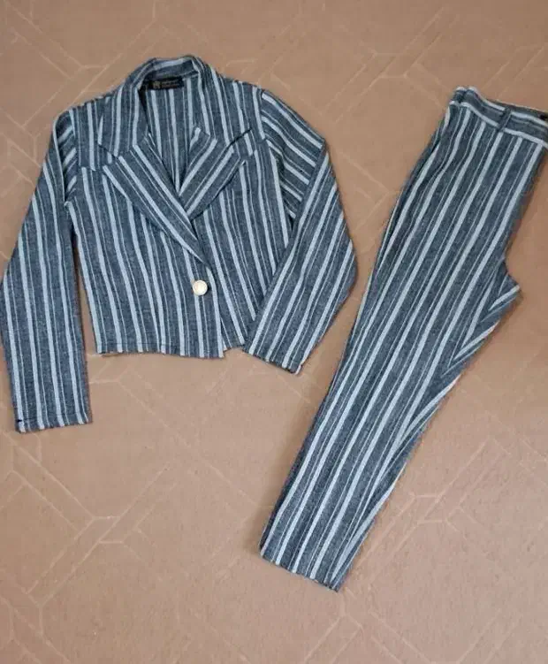 کت کوتاه و شلوار راسته مناسب سایز ۱ و ۲|لباس|خرمدره, |دیوار