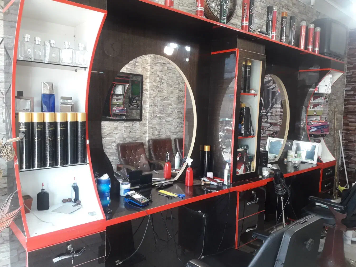 دکوراسیون آرایشگاه|آرایشگاه و سالن‌های زیبایی|اصفهان, دشتستان|دیوار