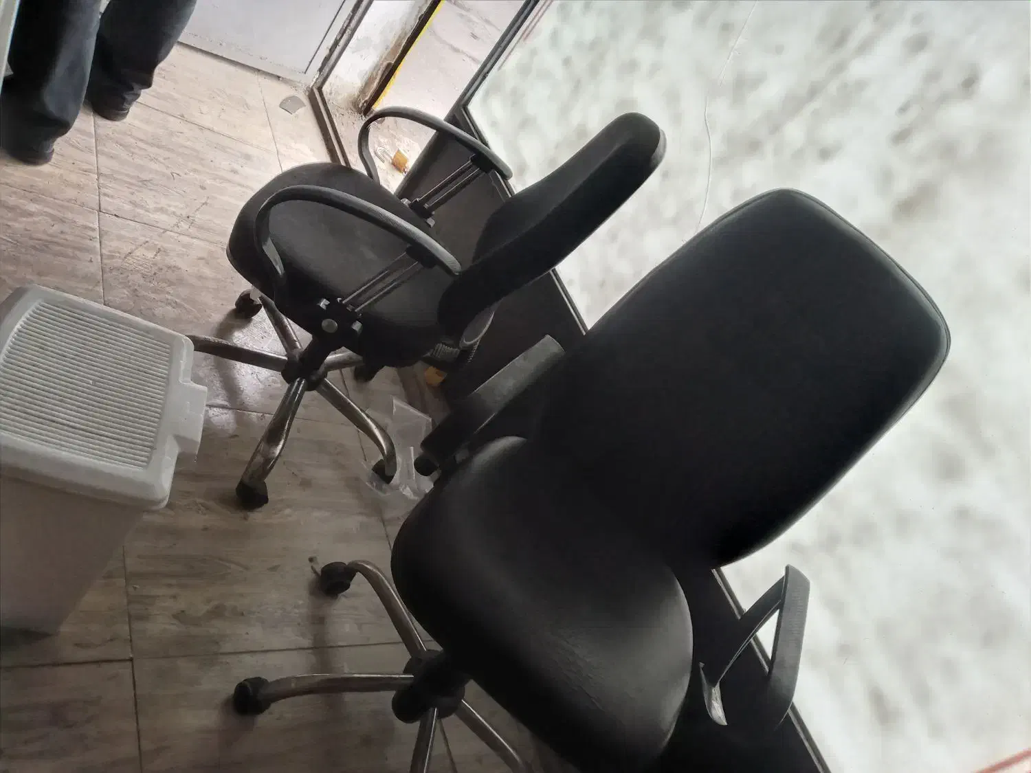 دو عدد صندلی گردان کاملا سالم|فروشگاه و مغازه|رشت, توشیبا|دیوار