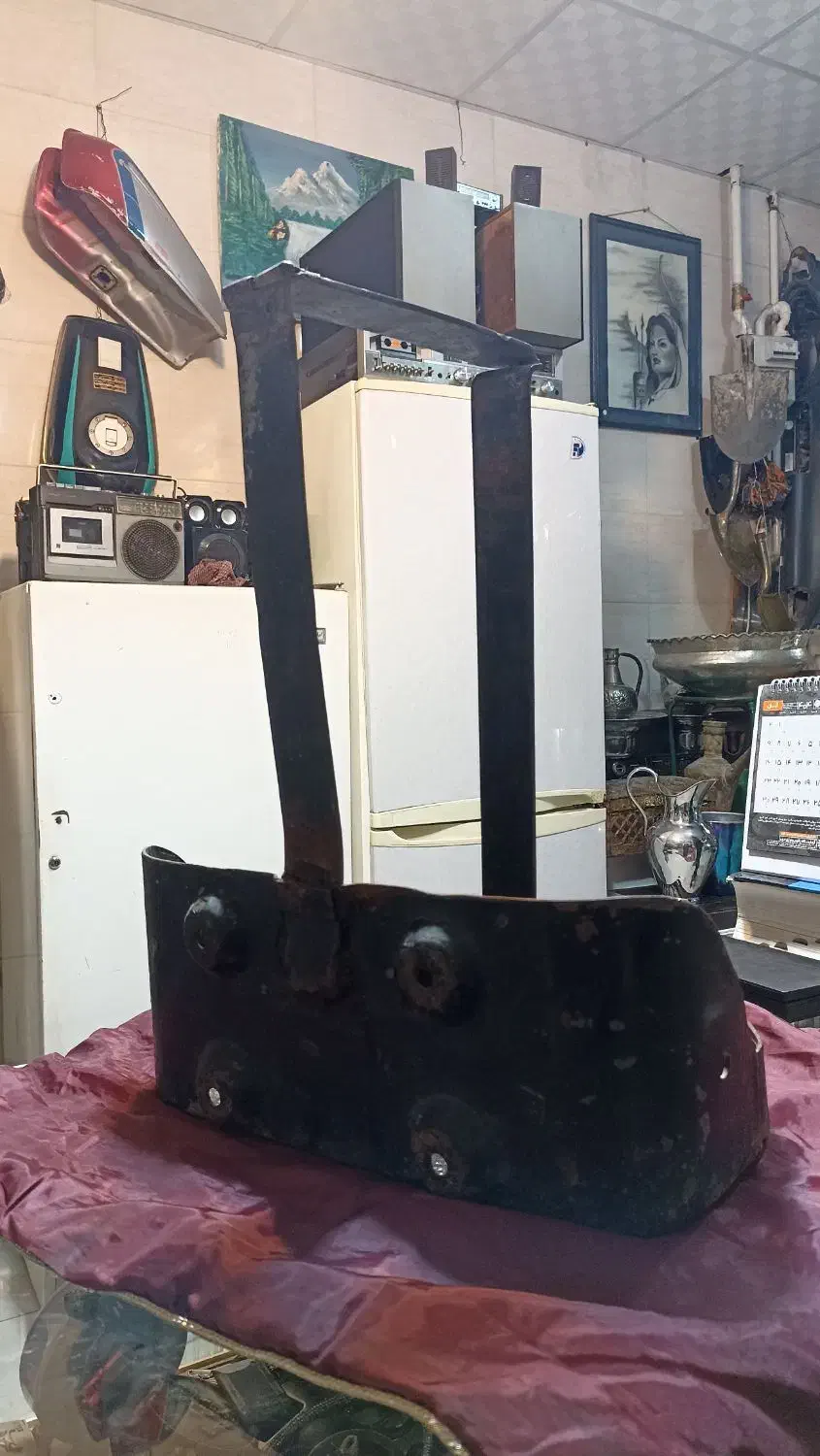 جعبه قدیمی جیپ|کلکسیون اشیاء عتیقه|شهرکرد, |دیوار