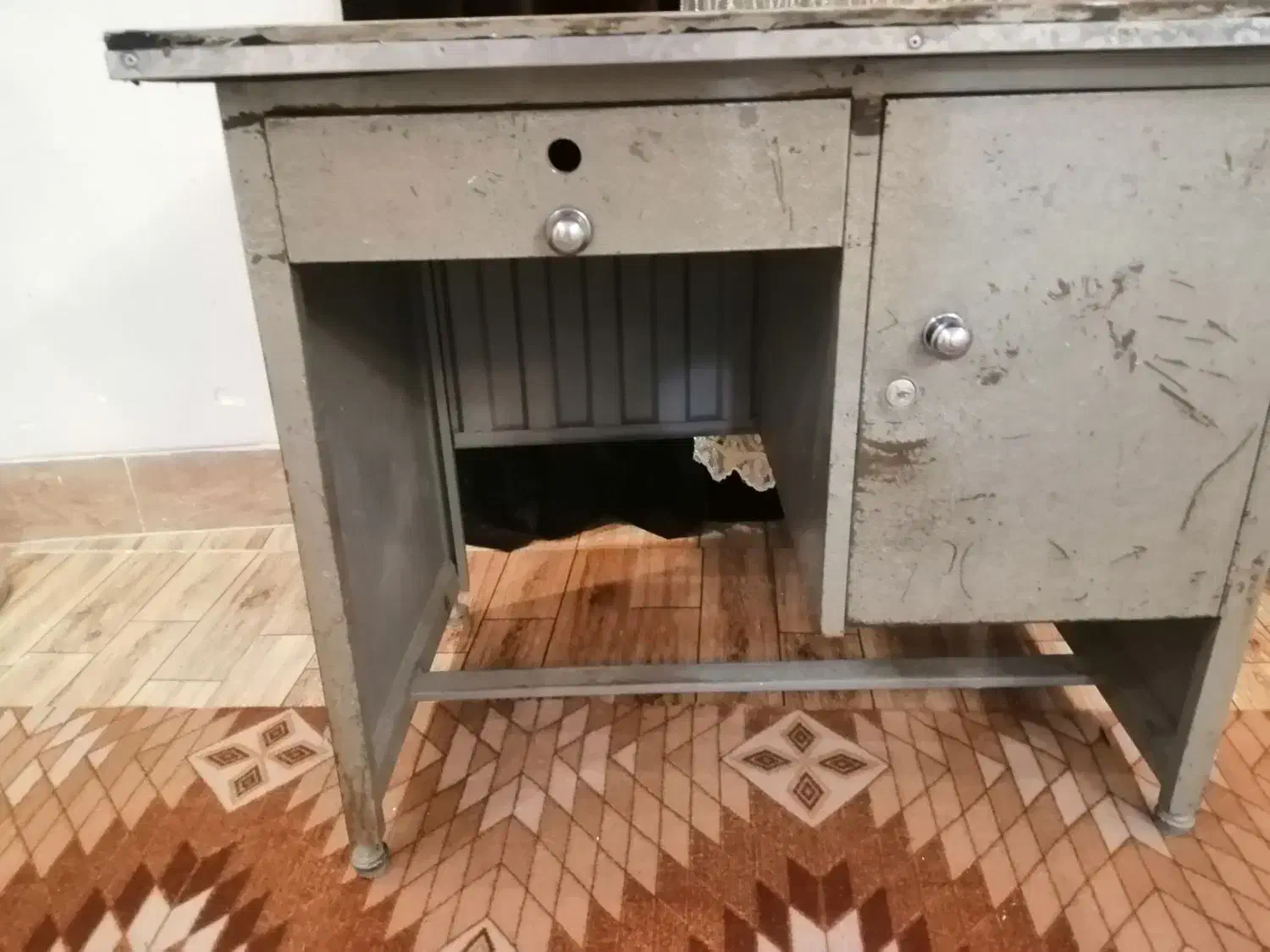 میز اهنی،|میز تحریر و کامپیوتر|نجفآباد, شهید بهشتی|دیوار