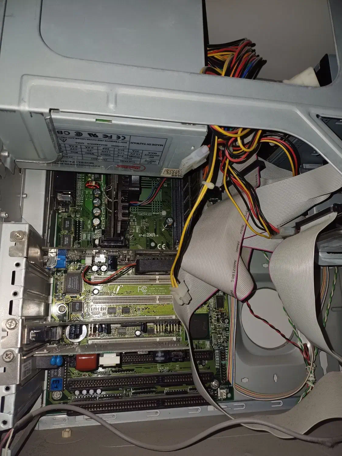 فروش کامپیوتر و مانیتور قدیمی (مناسب کلکسیون)|رایانه رومیزی|تهران, سازمان برنامه شمالی|دیوار