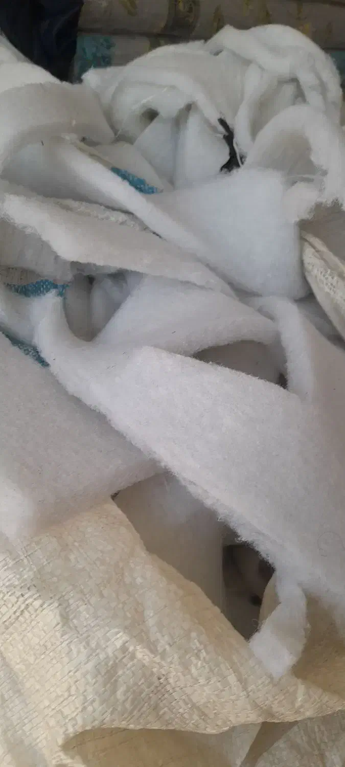 الیاف تشکی سفید فروش فقط کلی|رختخواب، بالش، پتو|بروجرد, |دیوار