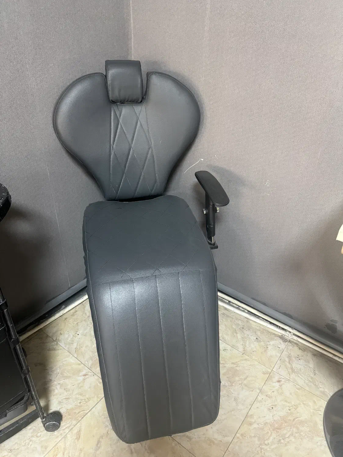 تجهیزات سالن ارایشی|آرایشگاه و سالن‌های زیبایی|تبریز, |دیوار