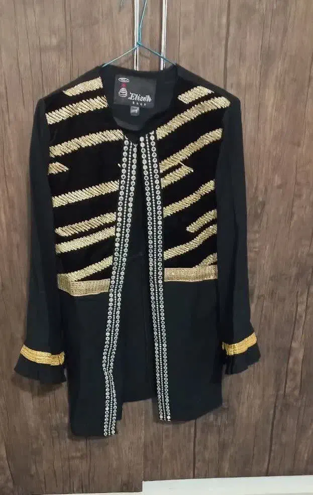 مانتو|لباس|قم, ولیعصر|دیوار