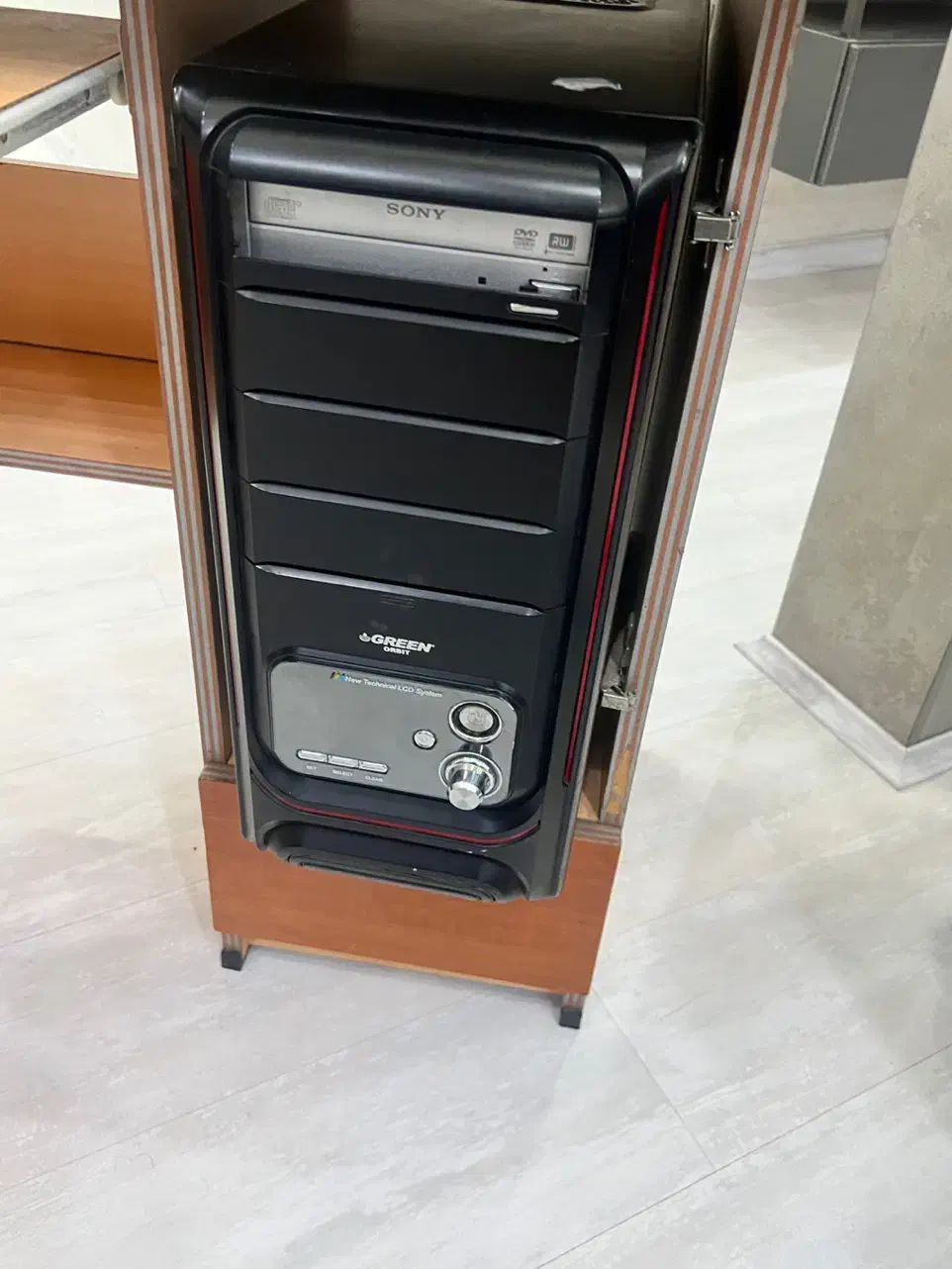 کامپیوتر|رایانه رومیزی|شیراز, فرهنگ شهر|دیوار