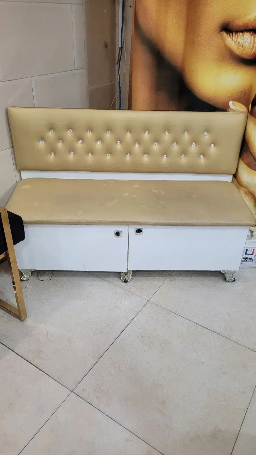 صندلی ۱۵۰۰|آرایشگاه و سالن‌های زیبایی|اندیشه, اندیشه فاز ۱|دیوار