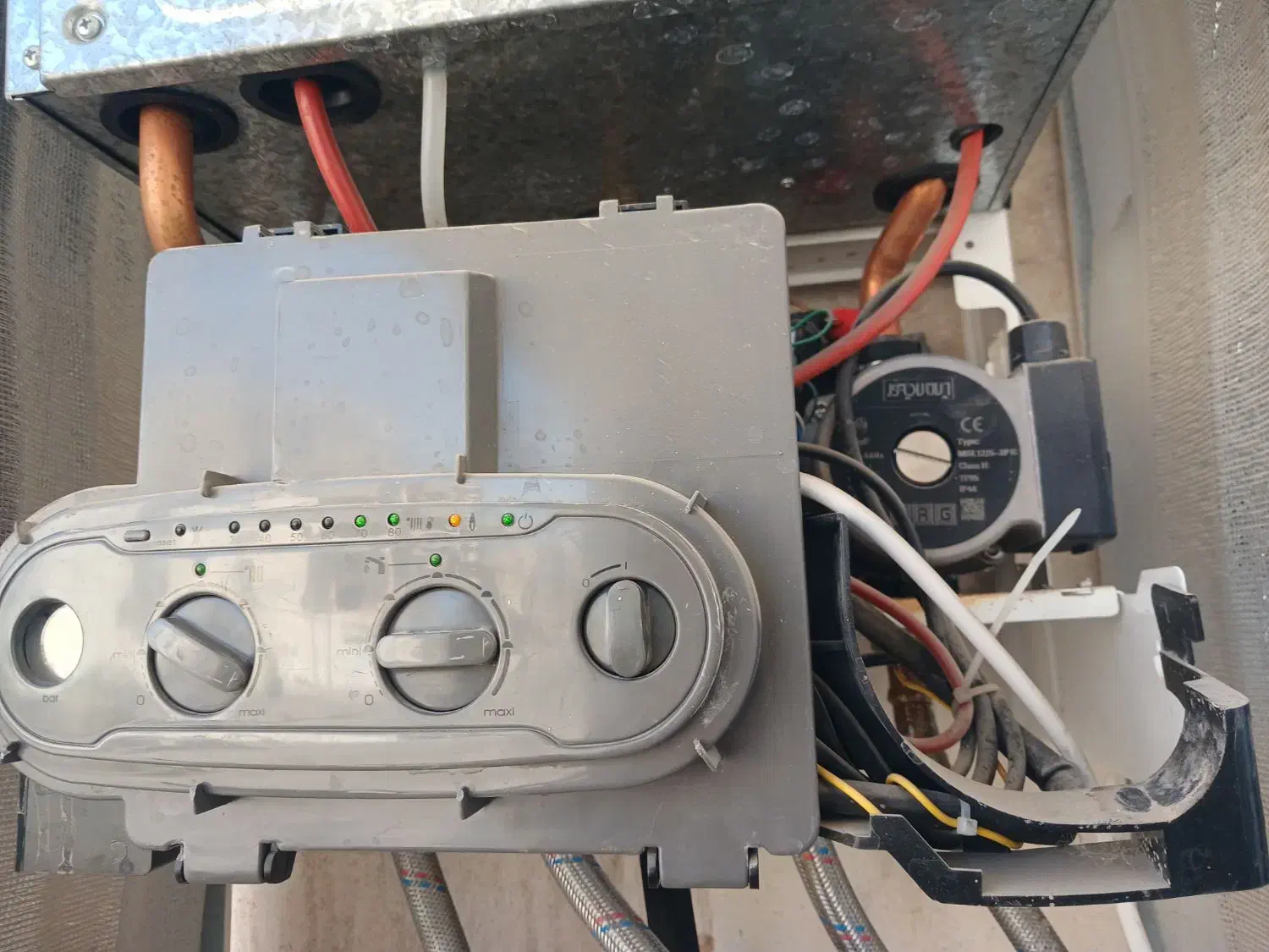 تعمیرات پکیج آبگرمکن بخاری کولر . تصفیه آب پمپ آب|خدمات پیشه و مهارت|شیروان (خراسان), |دیوار