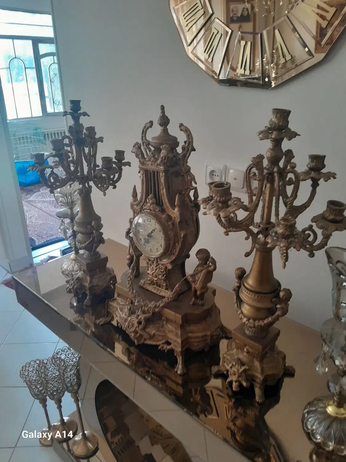 شمعدون|کلکسیون اشیاء عتیقه|اصفهان, بهارستان|دیوار