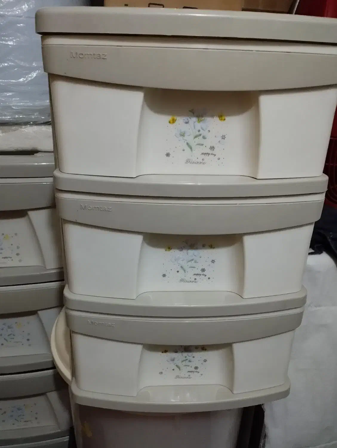 فایل|ظروف نگهدارنده، پلاستیکی، یک‌بارمصرف|مهاباد (آذربایجان غربی), |دیوار