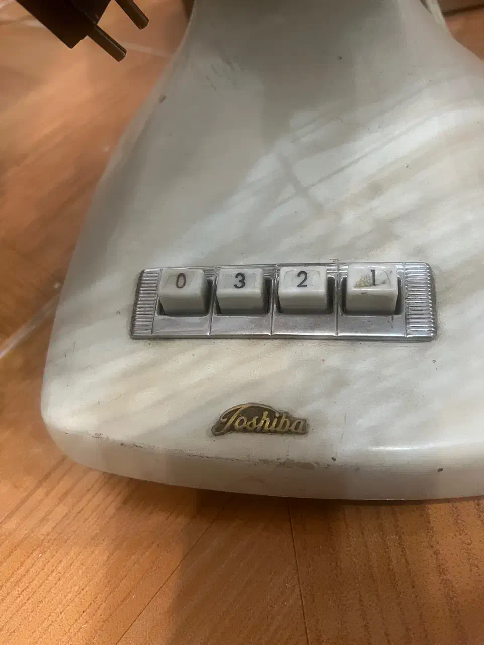 پنکه توشیبا قدیمی|پنکه و تصفیه‌کنندهٔ هوا|همدان, |دیوار