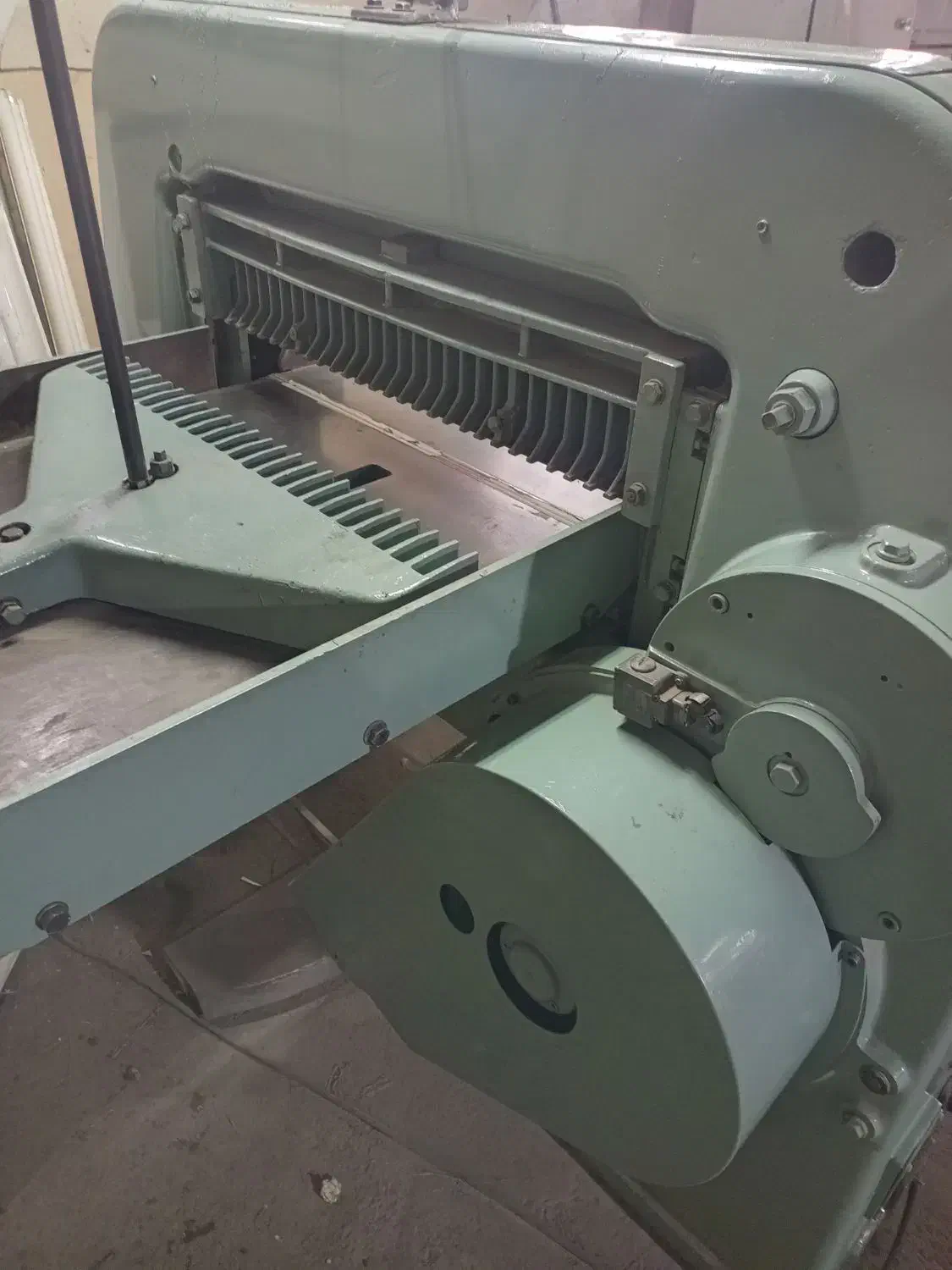 دستگاه برش|ماشینآلات صنعتی|باغستان, |دیوار