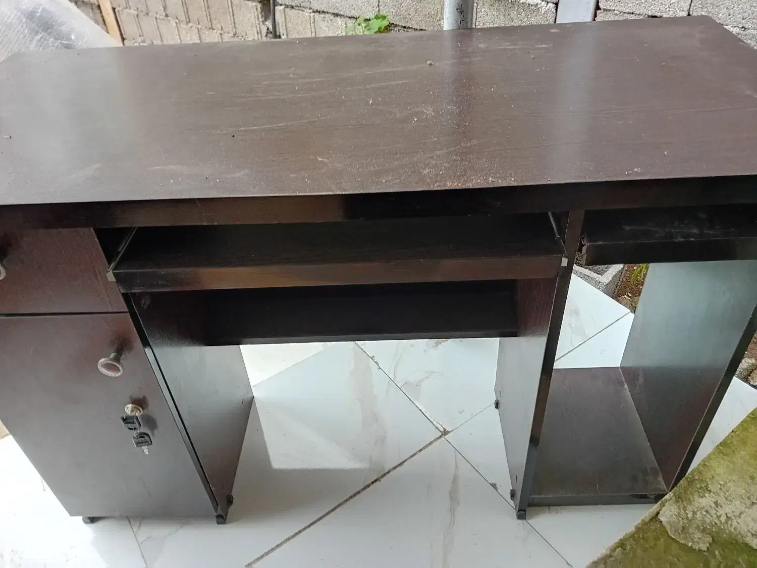 میزکامپیوتروصندلی درحدنوع به علت کمبودجامیفروشمش|میز تحریر و کامپیوتر|فومن, |دیوار