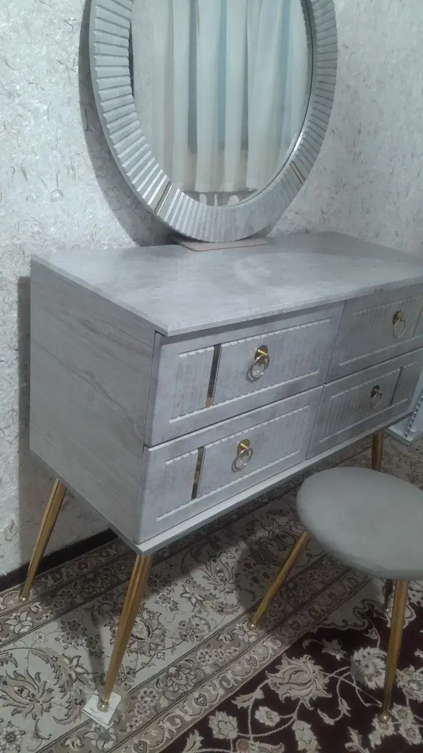 میز ارایشی|میز و صندلی غذاخوری|قم, علی آباد سعدگان|دیوار