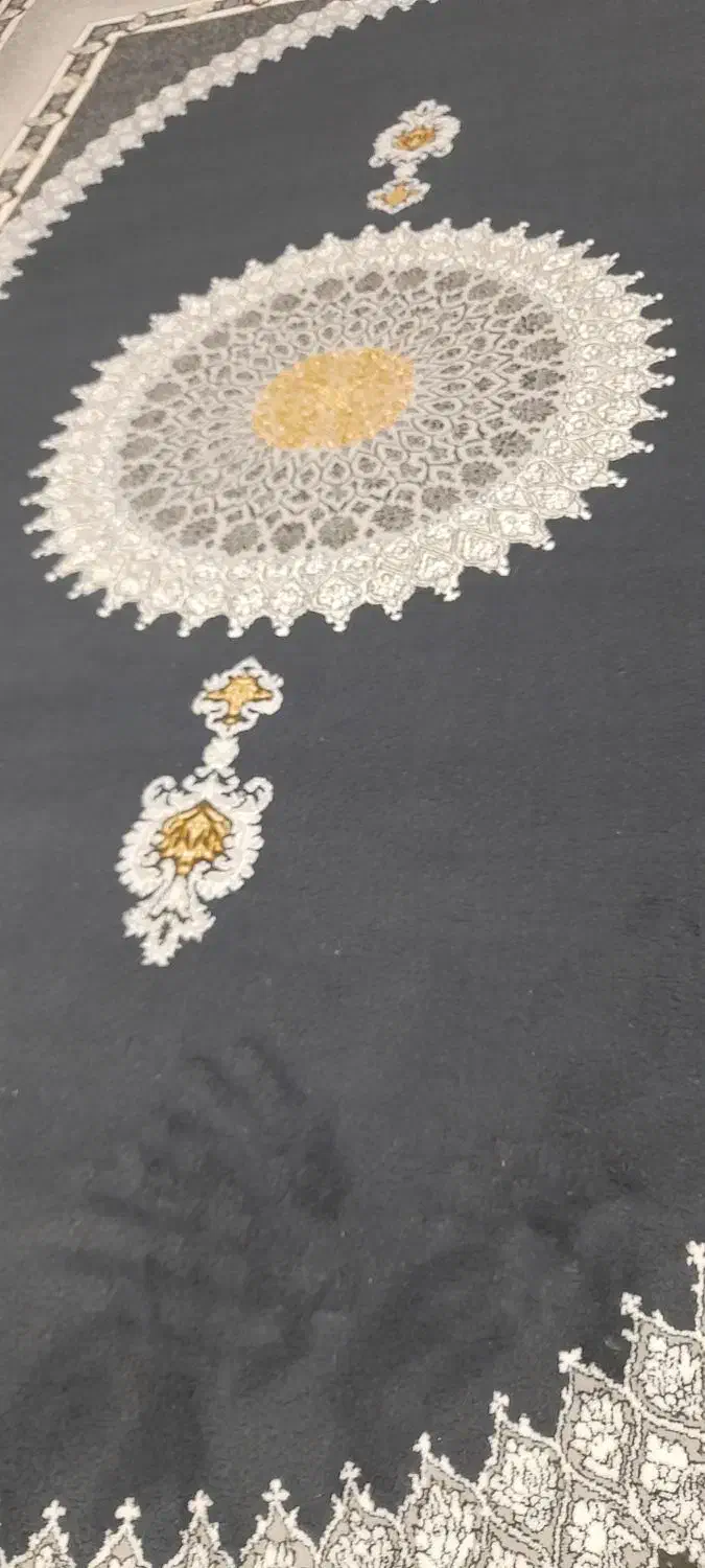 فرش ۷۰۰ شانه ۹ متری سفید طوسی|فرش|اصفهان, قهجاورستان|دیوار