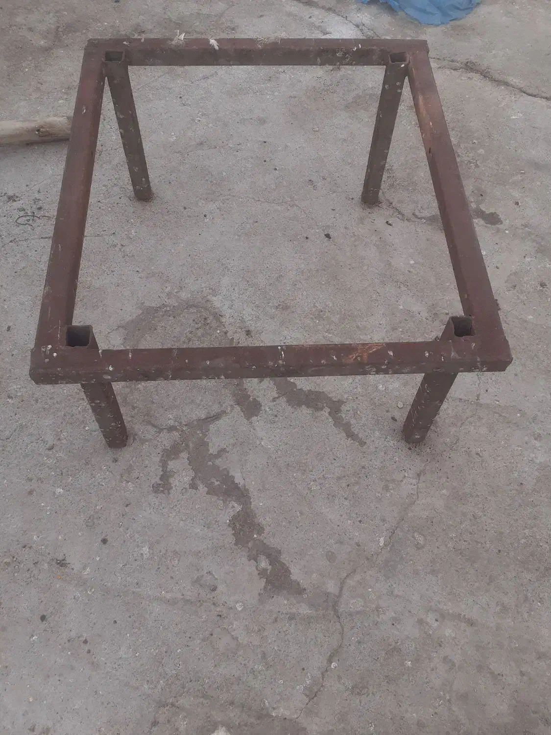 چهار پایه آهنی|صندلی و نیمکت|زاهدان, |دیوار