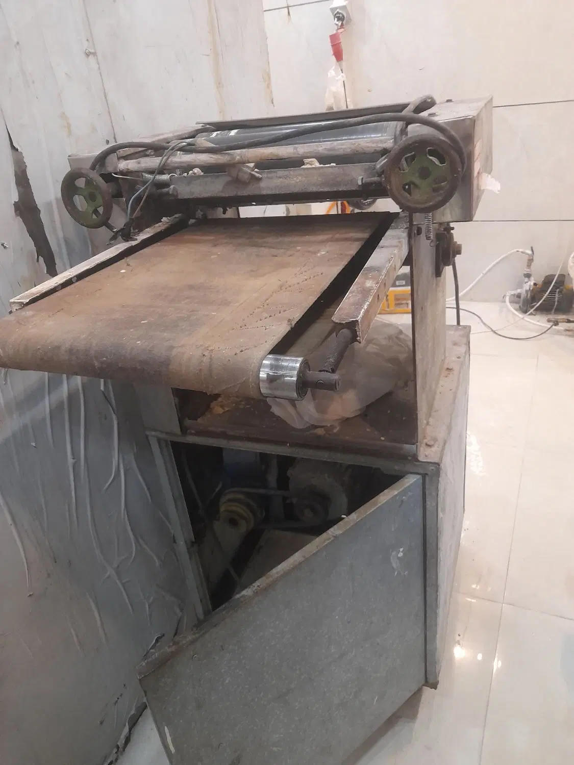 خمیرگیر ۱۲۰ کیلویی اصفهان.سه فاز دو دور یک سال کار|فروشگاه و مغازه|شیراز, شریفآباد|دیوار