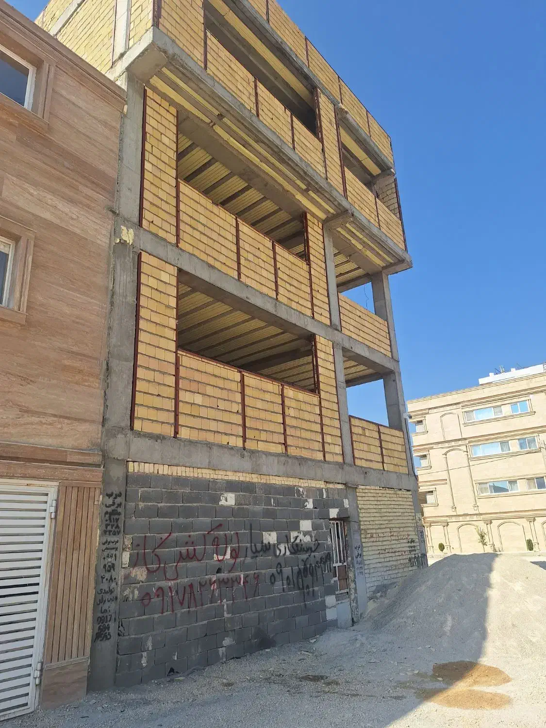 بسیجیان کنار ساختمان بهار قطعه ۹۲دوبر کوچه|فروش آپارتمان|مرودشت, شهرک بسیجیان|دیوار