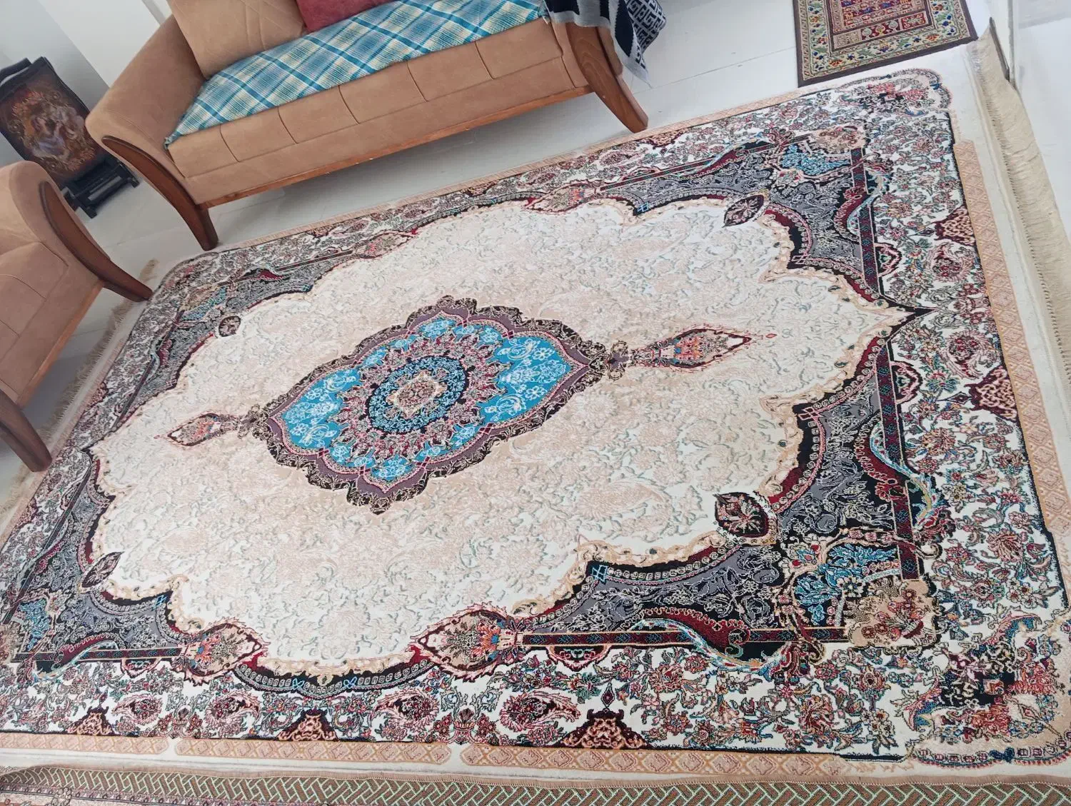 سه تا فرش شیش متری نو بدون لک تازه 6ماه گرفتم|فرش|زاهدان, |دیوار